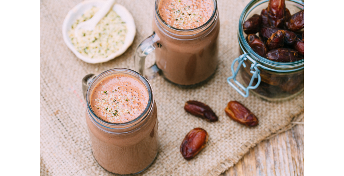 Frullato proteico con semi di canapa e cacao