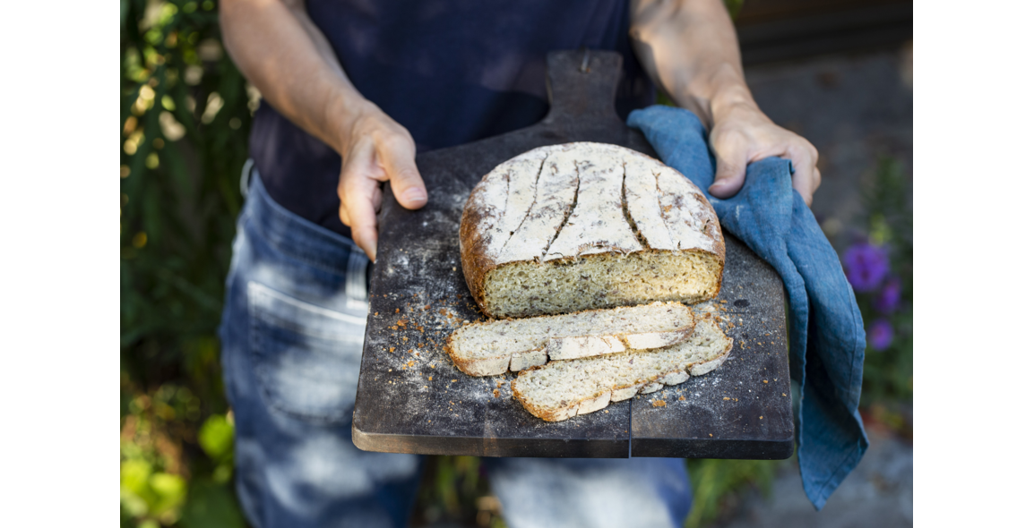 Pane con avena, semi di lino e chia