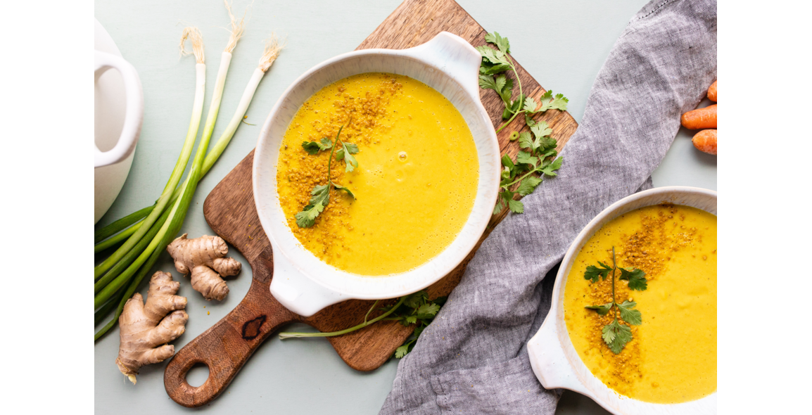 Zuppa alcalina di sedano e zenzero con curcuma