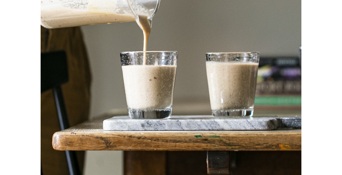Smoothie con tahin e datteri