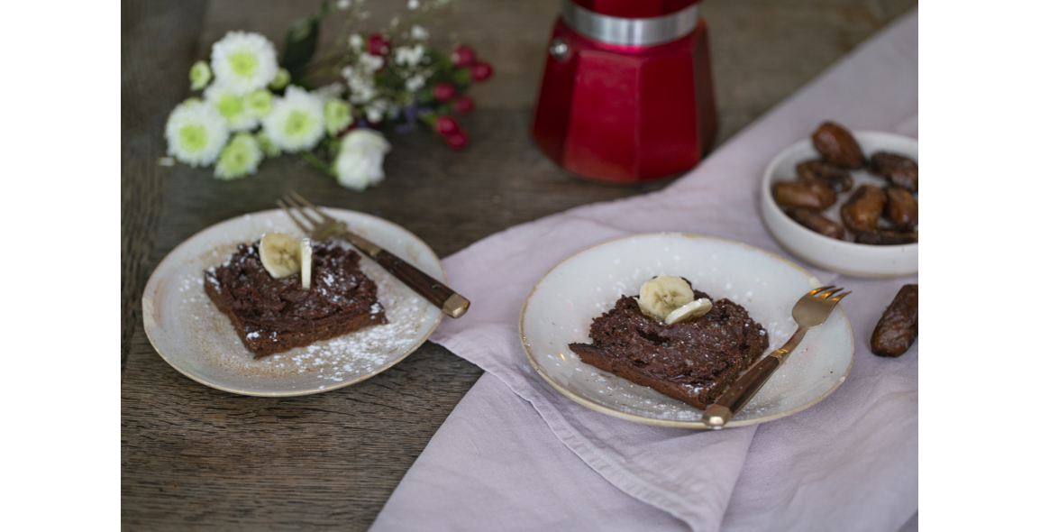 Brownies alle patate dolci con mandorle e datteri