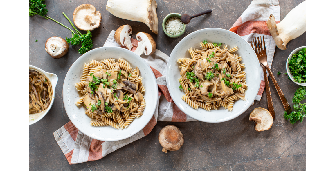 Fusilli con crema di mandorle e funghi