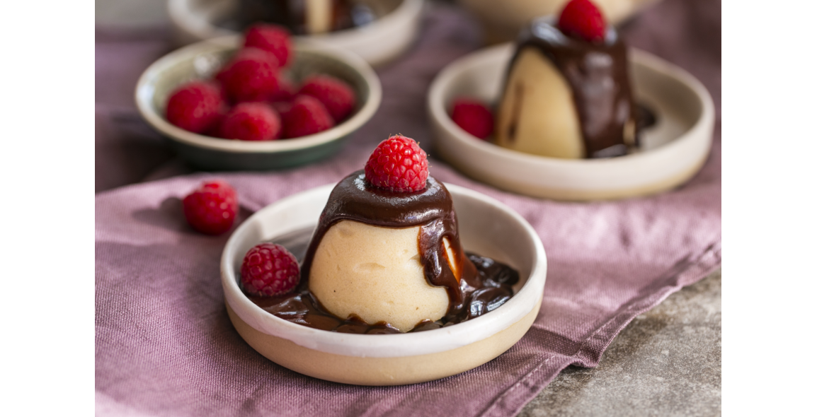Budino di semolino al cocco con salsa di bionella
