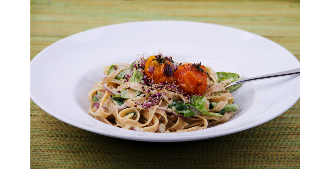 Linguine agli spinaci con crema di mandorle