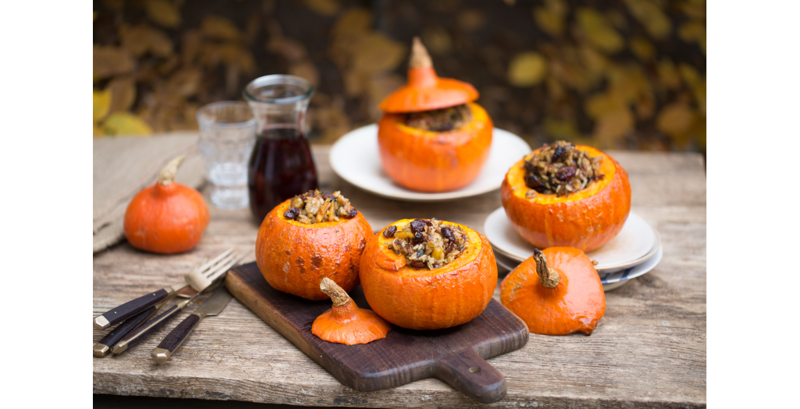 Zucca ripiena con riso selvatico, mirtilli e noci pecan